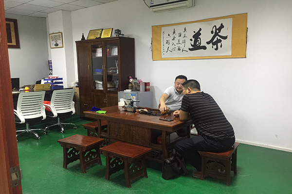 注塑模具制造厂——耳机外壳用什么材料做出来才好看? 注塑模具制造厂——耳机外壳用什么材料做出来才好看?