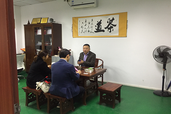 哪里找智能手环模具厂?深圳注塑模具厂前来报道 哪里找智能手环模具厂?深圳注塑模具厂前来报道